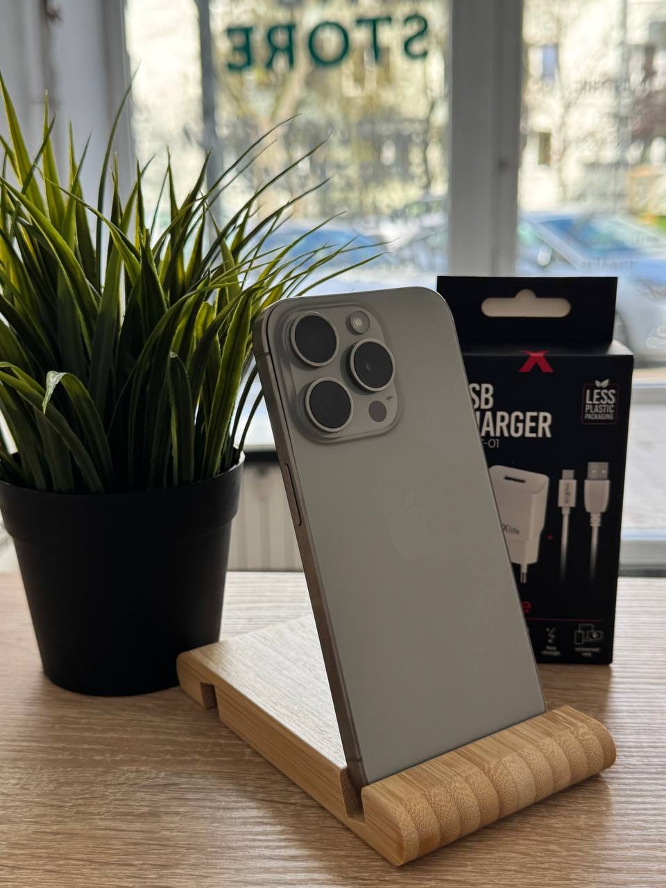 Zdjęcie produktu iPhone 15 Pro 128GB Natural Titanium