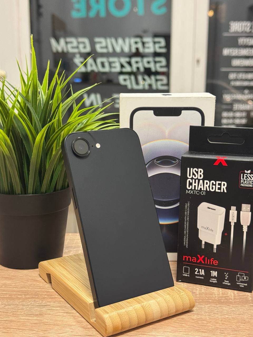 Zdjęcie produktu iPhone 16e 128GB Czarny 
